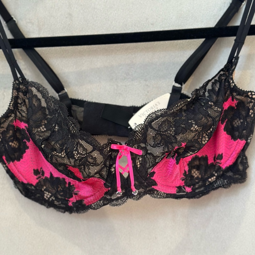 Victoria's Secret Black and Pink Lace Bra